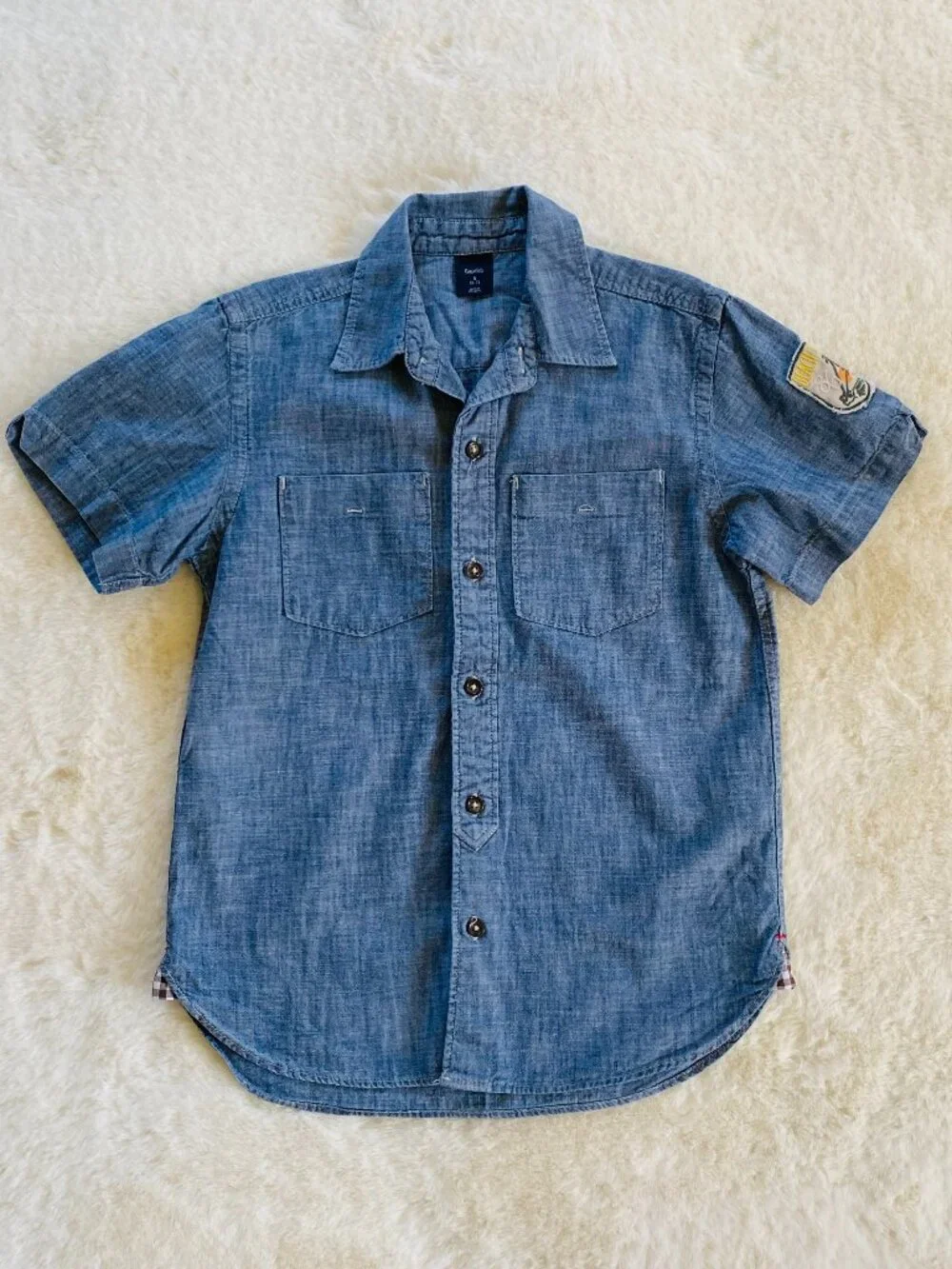 GAP kids boy's chambray button down California surf shirt size 6-7 small